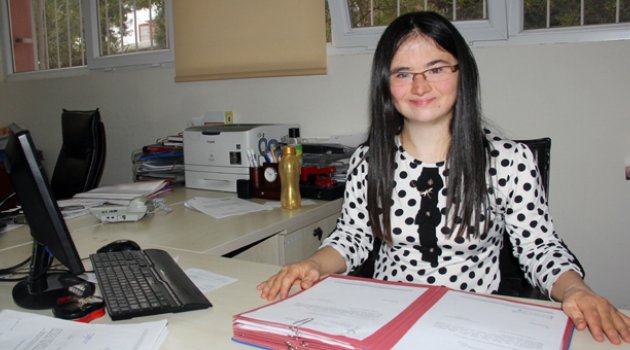 Down Sendromlu Ayşegül azmetti memur oldu