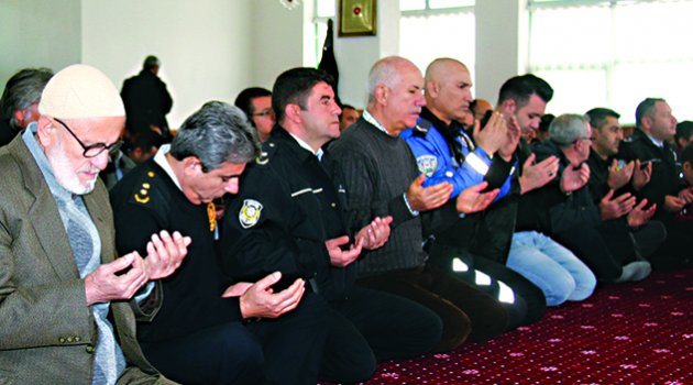 Dualar şehitlere