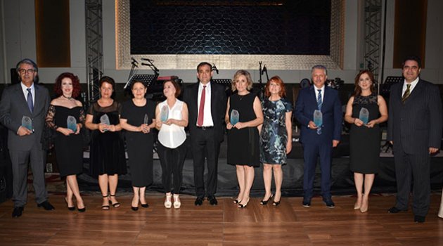 Duayen eczacılara plaket