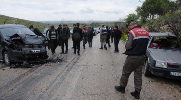 Düğün yolunda kaza: 2 ölü, 6 yaralı