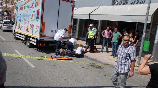 Düğüne gelen genç motosiklet kazasında öldü