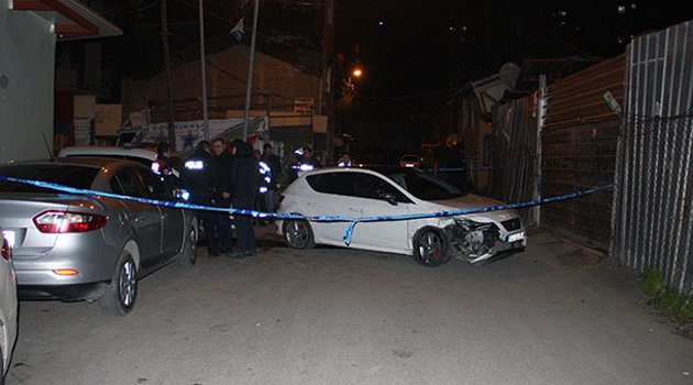 Dur ihtarına uymadı otomobil çarptı