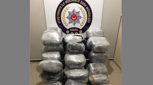 Dur ihtarına uymayan otomobilden 173 kilo esrar çıktı