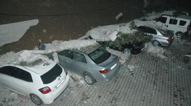 Duvar Devrildi 6 Araç Hurdaya Döndü