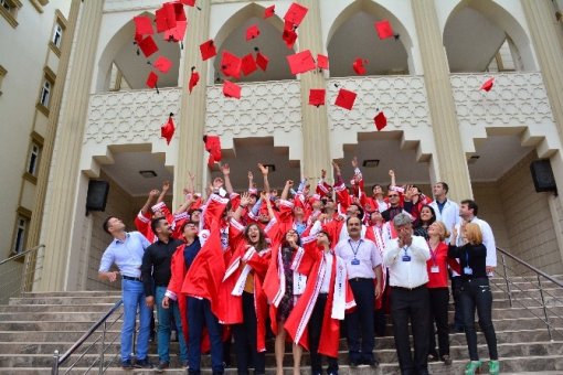 (Düzeltme) “İlk”lerin lisesinde ilk mezuniyet sevinci