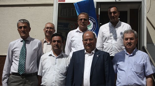 Eğitim-Bir-Sen Yetki Bayrağını Gökyüzüne Dikti