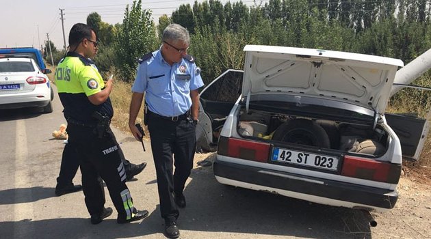 Elektrik direğine çarpan otomobilde yaralılar var!