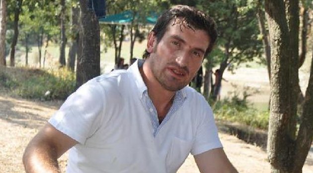Elektrik direğine çarpan otomobilin sürücüsü öldü