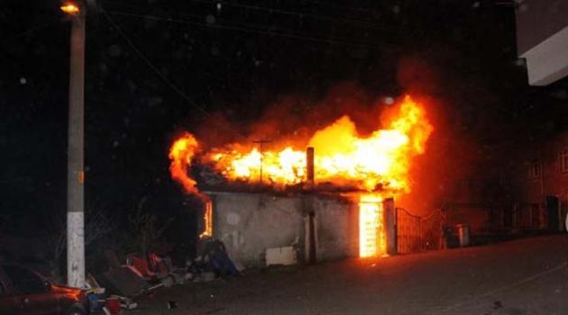 Elektrikli ısıtıcı evi yaktı