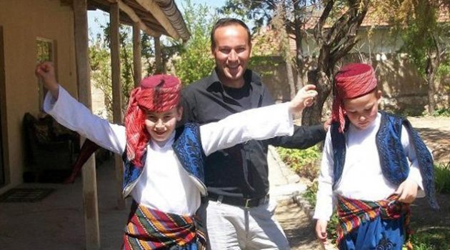 Elindeki oluk, yüksek gerilim hattına değince öldü