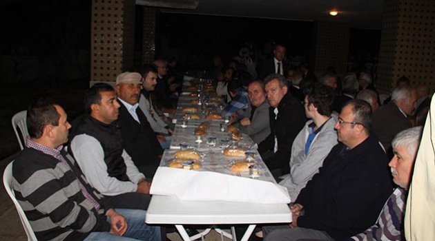 Eller Nihat amca için semaya açıldı.