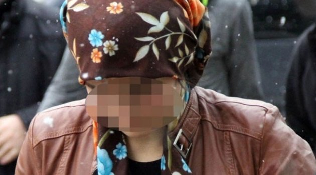 Ellerini ve gözlerini bağlayıp sopa ile dövdü!