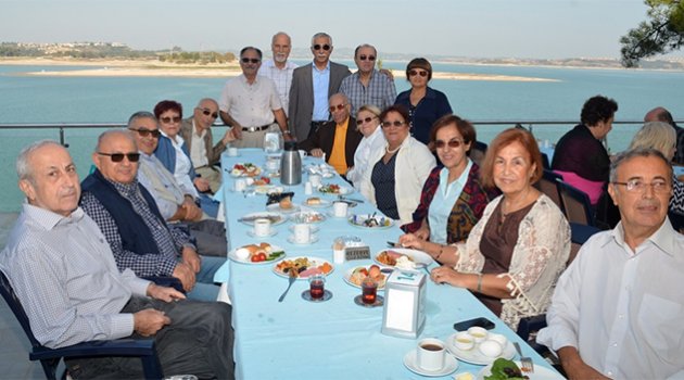 Emekli hekimler kahvaltıda buluştu