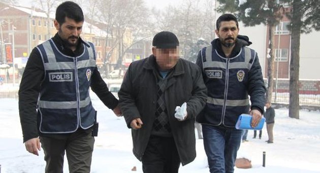Emekli imama kaçak sigara ve cinsel hap baskını