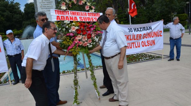 Emekliler günlerini buruk kutladı