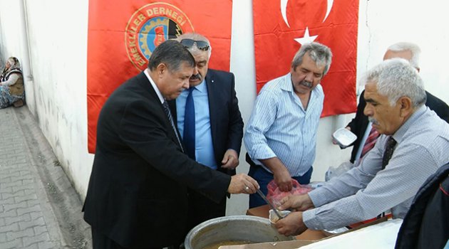 Emeklilere aşure ziyafeti
