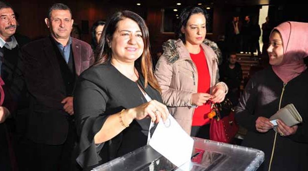 Emlakçılarda kazanan Ülkü Uçar oldu