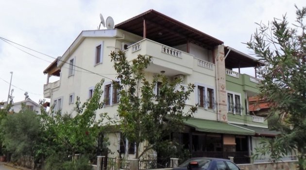 Emlakçıya inandı, kendi evini parayla geri aldı