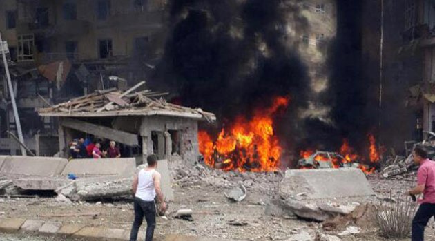 Emniyet Müdürlüğü’ne bombalı saldırı: Yaralılar var