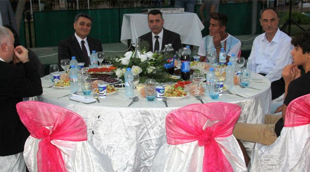 Emniyet Müdürü Zeybek orucunu kimsesiz çocuklarla açtı