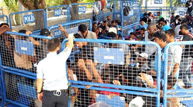 Emniyetin bahçesi mülteci kampı gibi