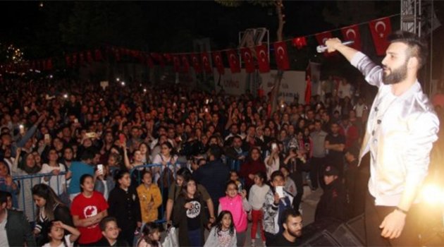 Emre Kaya  Adana’da Sahne Aldı