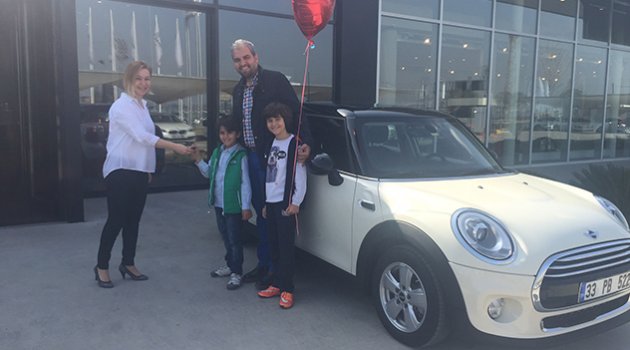 En iyi mesajı yazan çiftin Mini keyfi