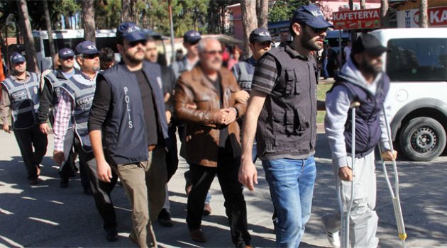 Yatağından Kalaşnikof tüfek çıkan çete üyesinden güldüren ifadeler...