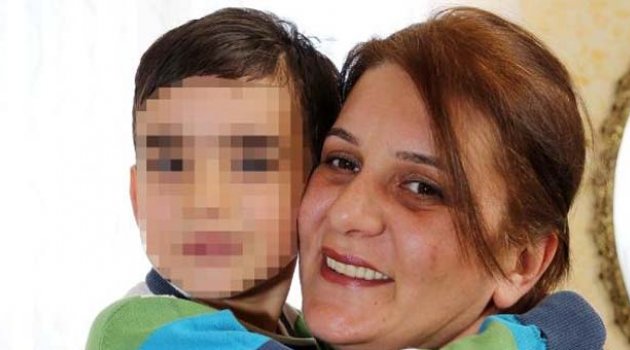 Engelli çocuğu sahiplenen koruyucu anneye 'Yılın Annesi' ödülü