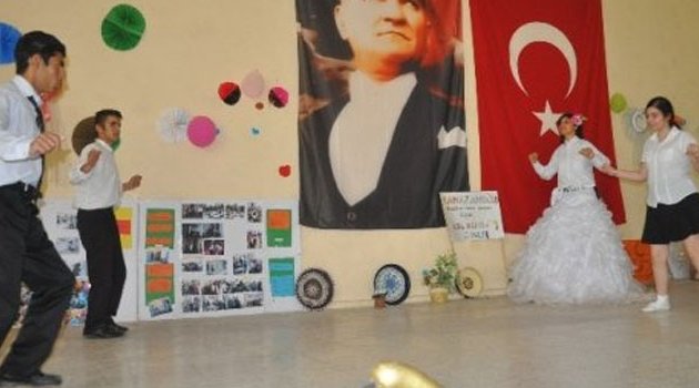 Engelli Öğrencilerden Yılsonu Etkinliği