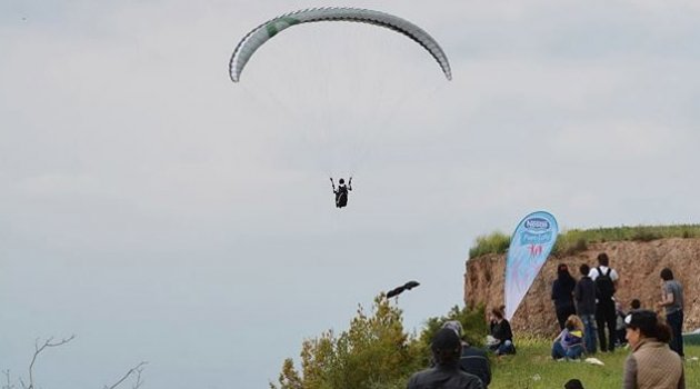 Engelli vatandaşların yamaç paraşütü keyfi