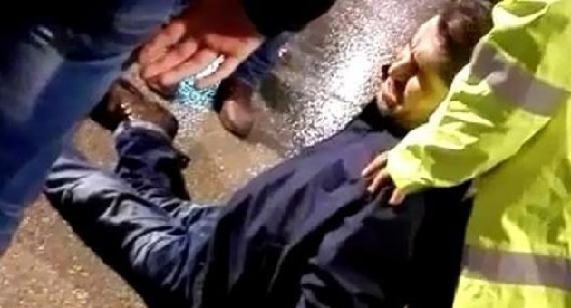 Engelliye çarpan otobüs, sağlam ayağını ezdi