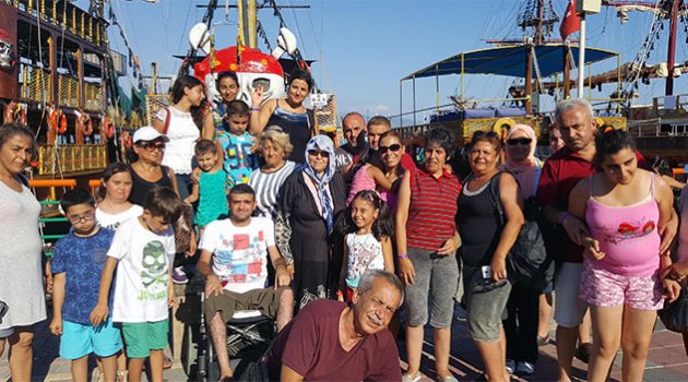 Engelsiz Yaşam Ve Farkındalık Derneği Üyesi 80 Engelli Çocuk Ve Genç Antalya’yı Gezip, Eğlendi