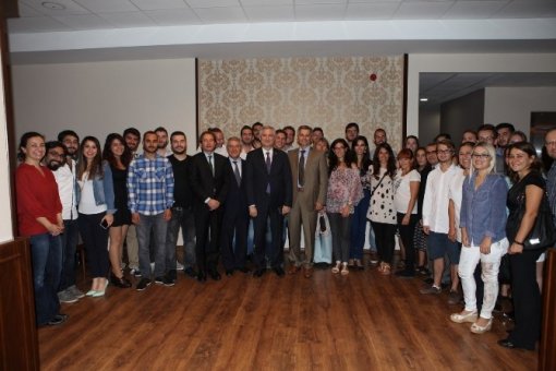 Erasmus öğrencileri kaynaşma yemeğinde bir araya geldi