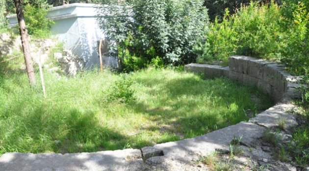 Ermenilerin istediği manastır mezarlığa duvar, okula taş oldu