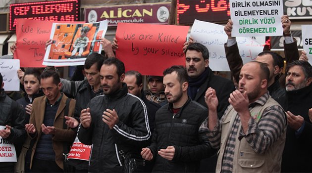 Esad Halep'i vuruyor, sığınmacılar yakınlarına ağlıyor