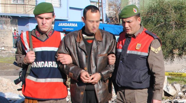 "Eşcinsel" cinayetini 12 yıl sonra iç çamaşırdaki kan lekesi aydınlattı