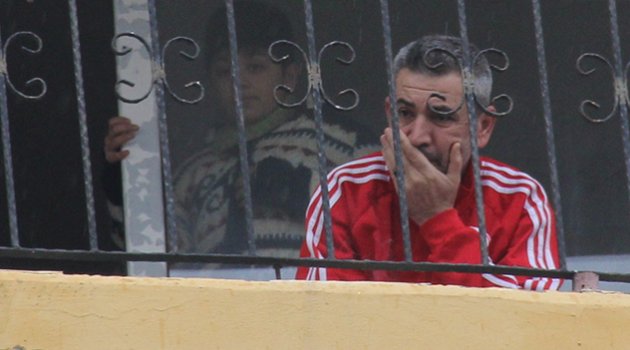 Eşi ayrılmak isteyince oğlunu rehin aldı