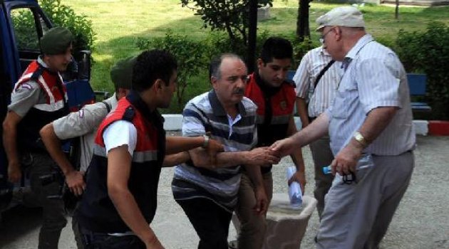 Eşi ve oğlunu öldürmekle yargılanan başhekime tahliye