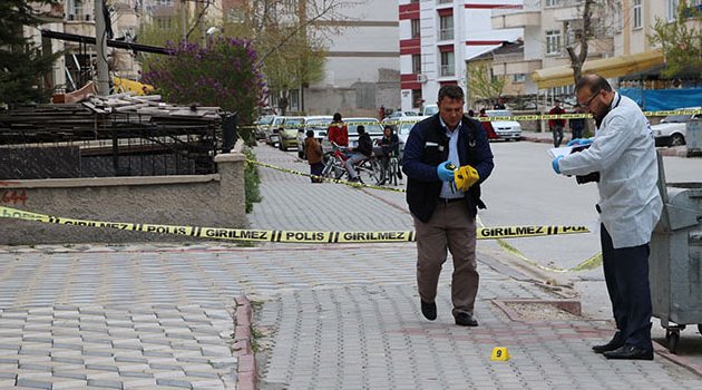 Eşine ve kayınvalidesine kurşun yağdırdı!
