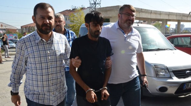Eşini 49 yerinden bıçaklayarak öldürdü