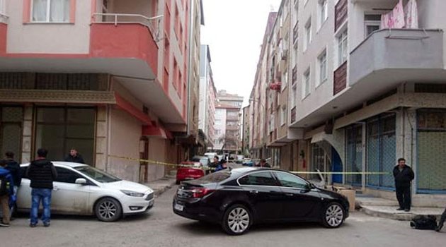 Eşini, baldızını ve üvey oğlunu silahla vurdu