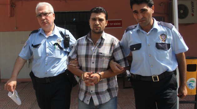 Eşini bıçaklayıp yardım istedi