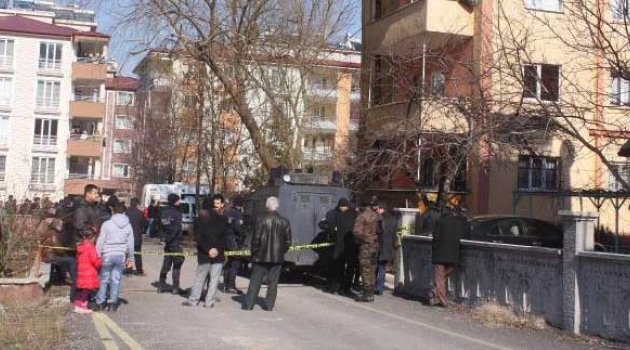 Eşini ve kızını öldürüp intihar etti