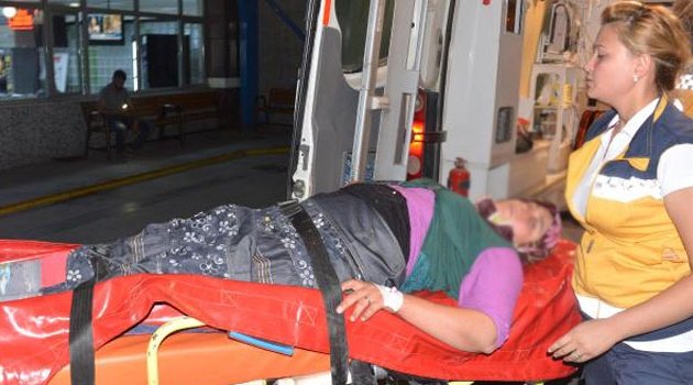 Eşiyle 'aldatma' iddiasıyla tartışan kadın kendini bıçakladı