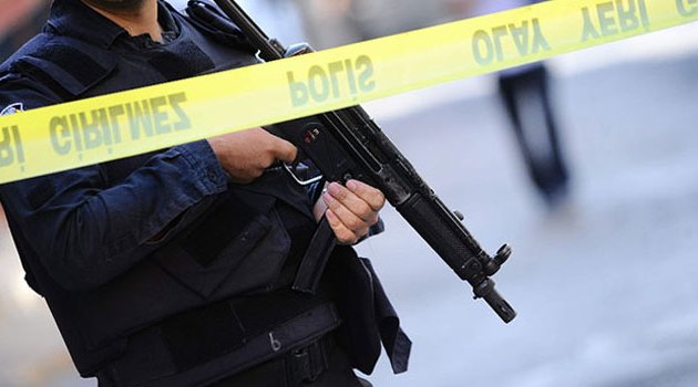 Eski eşini tüfekle başından vurdu