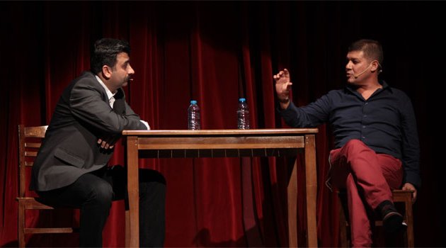 Eski milli futbolcudan stand up gösterisi