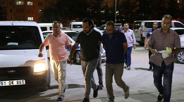 Eski savcıyı öldürdü cesediyle 2 saat gezdi