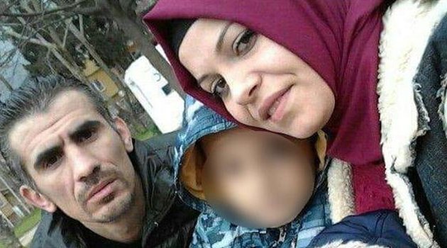 Eşyalarını almaya gelen eşini bıçakladı