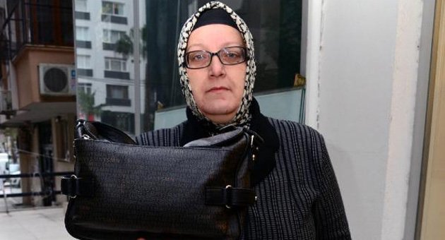 'Evde çalınır' diye yanına aldığı altınları hastanede çaldırdı